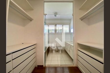 Casa à venda com 4 quartos, 560m² em Chácara Flora, São Paulo