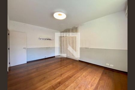 Casa à venda com 4 quartos, 560m² em Chácara Flora, São Paulo