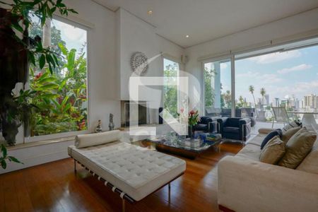 Casa à venda com 5 quartos, 700m² em Morumbi, São Paulo