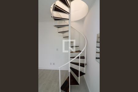 Escada de apartamento para alugar com 3 quartos, 101m² em Santana, Porto Alegre