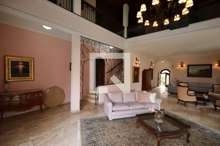 Sala de estar com lareira de casa de condomínio para alugar com 4 quartos, 853m² em Jardim Petropolis, São Paulo