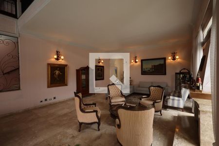 Sala de estar com lareira de casa de condomínio para alugar com 4 quartos, 853m² em Jardim Petropolis, São Paulo