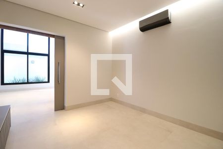 Sala de TV de casa de condomínio para alugar com 4 quartos, 400m² em Jardim das Palmeiras, Uberlândia