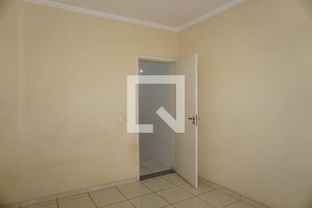 Sala de casa para alugar com 1 quarto, 32m² em Jardim Santa Tereza Novo, Embu das Artes