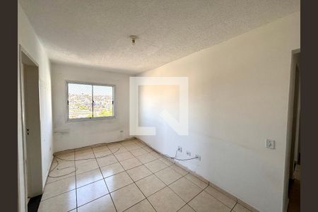 Sala de apartamento para alugar com 2 quartos, 48m² em Jardim Fanganiello, Ferraz de Vasconcelos