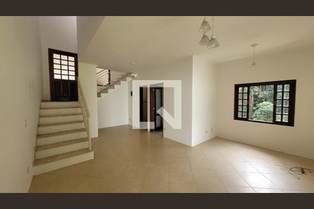 Sala de casa de condomínio para alugar com 3 quartos, 145m² em Jardim Odete, Itaquaquecetuba