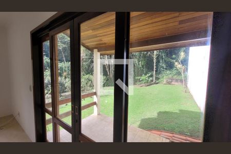 Sala de casa de condomínio para alugar com 3 quartos, 145m² em Jardim Odete, Itaquaquecetuba