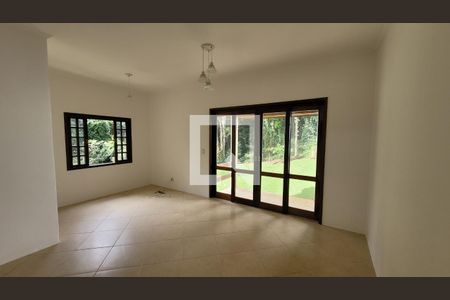 Sala de casa de condomínio para alugar com 3 quartos, 145m² em Jardim Odete, Itaquaquecetuba