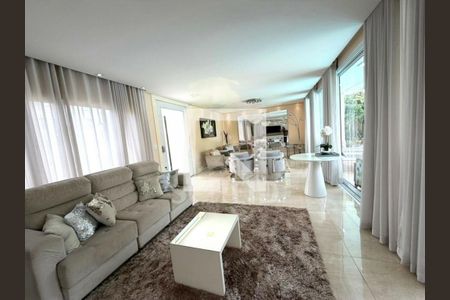 Casa à venda com 3 quartos, 302m² em Interlagos, São Paulo
