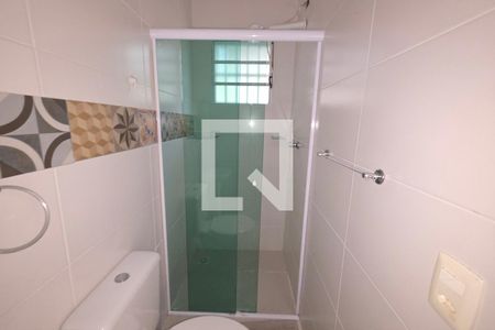 Banheiro de casa de condomínio para alugar com 2 quartos, 41m² em Cidade das Crianças, Praia Grande