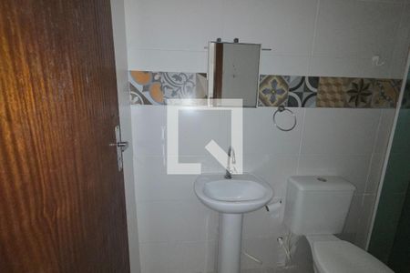 Banheiro de casa de condomínio para alugar com 2 quartos, 41m² em Cidade das Crianças, Praia Grande