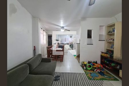 Casa à venda com 3 quartos, 215m² em Jardim Orly, São Paulo
