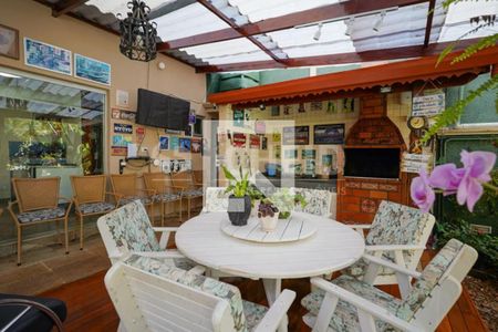Casa à venda com 5 quartos, 580m² em Santo Amaro, São Paulo