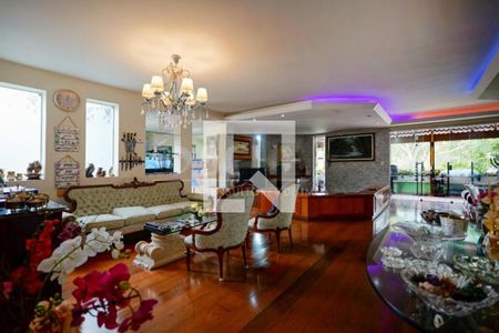 Casa à venda com 5 quartos, 580m² em Santo Amaro, São Paulo