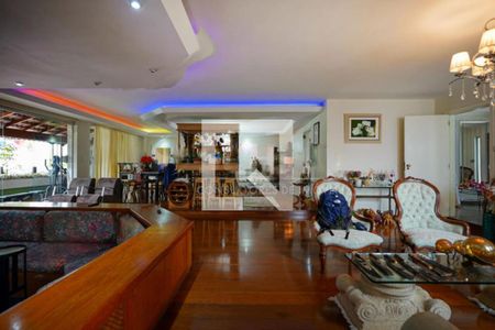 Casa à venda com 5 quartos, 580m² em Santo Amaro, São Paulo