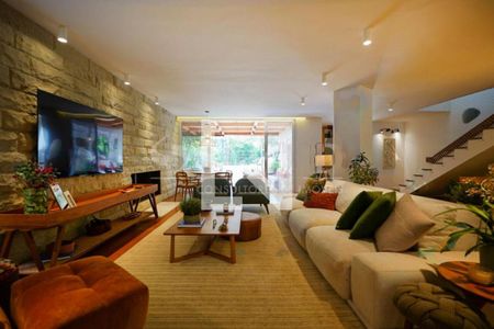 Casa à venda com 3 quartos, 530m² em Jardim Vitoria Regia, São Paulo