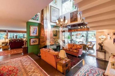 Casa à venda com 6 quartos, 900m² em Granja Julieta, São Paulo