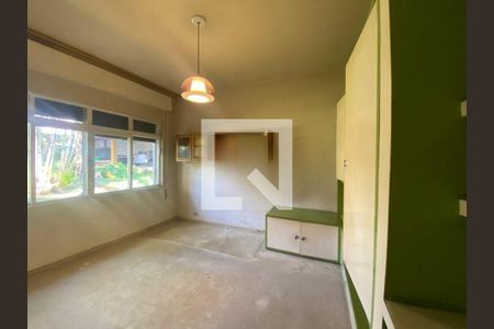 Casa à venda com 3 quartos, 300m² em Jardim Santa Helena, São Paulo