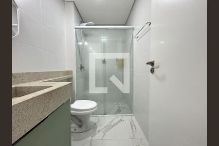 Banheiro de kitnet/studio para alugar com 1 quarto, 36m² em Alto Ribeirão Leste, Florianópolis