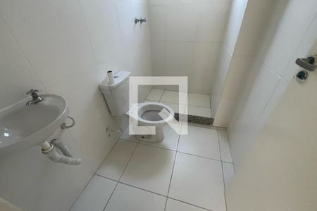 Banheiro de apartamento para alugar com 2 quartos, 75m² em Jardim Gramacho, Duque de Caxias
