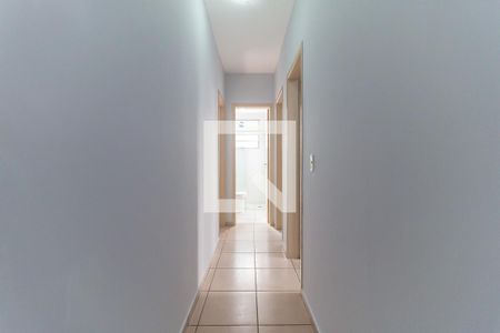 Corredor  de apartamento para alugar com 3 quartos, 65m² em Vila Mogilar, Mogi das Cruzes