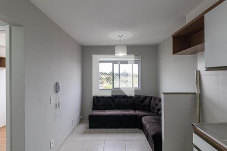 Sala/Cozinha/Área de Serviço  de apartamento para alugar com 2 quartos, 32m² em Vila Carmosina, São Paulo