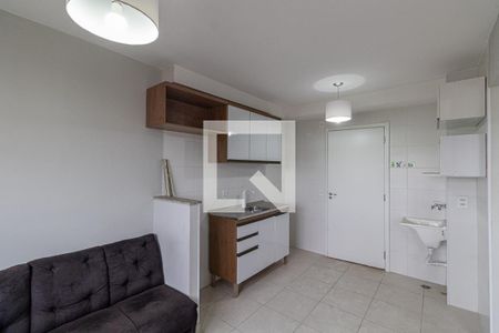Sala/Cozinha/Área de Serviço  de apartamento para alugar com 2 quartos, 32m² em Vila Carmosina, São Paulo