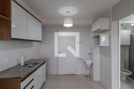 Sala/Cozinha/Área de Serviço  de apartamento para alugar com 2 quartos, 32m² em Vila Carmosina, São Paulo
