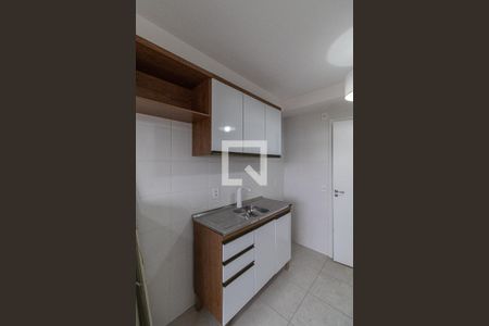 Sala/Cozinha/Área de Serviço  de apartamento para alugar com 2 quartos, 32m² em Vila Carmosina, São Paulo