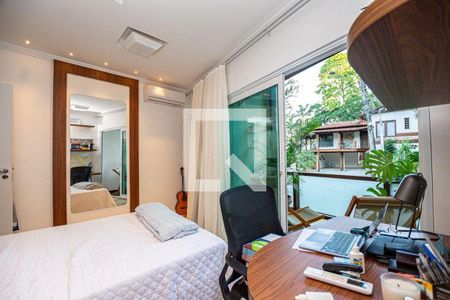 Casa à venda com 3 quartos, 300m² em Piratininga, Niterói