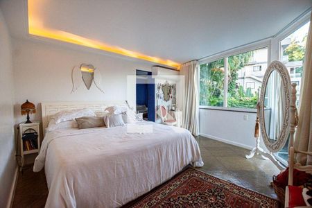 Casa à venda com 3 quartos, 300m² em Piratininga, Niterói
