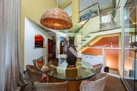 Casa à venda com 3 quartos, 300m² em Piratininga, Niterói