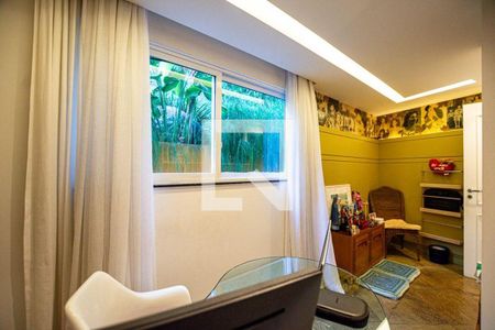 Casa à venda com 3 quartos, 300m² em Piratininga, Niterói