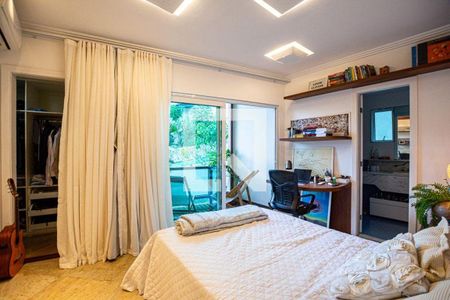 Casa à venda com 3 quartos, 300m² em Piratininga, Niterói