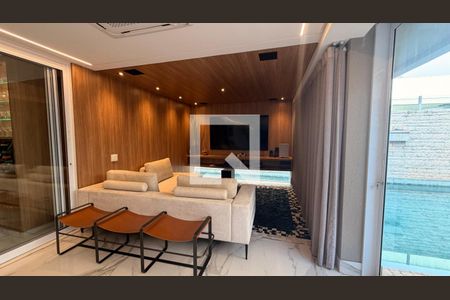 Sala de TV de casa de condomínio à venda com 5 quartos, 510m² em Residencial Granville, Goiânia