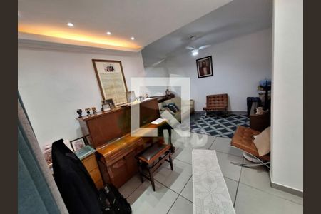 Casa à venda com 6 quartos, 230m² em Jardim Sabara, São Paulo