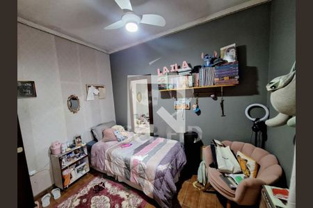 Casa à venda com 6 quartos, 230m² em Jardim Sabara, São Paulo
