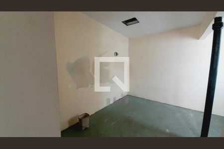 Casa à venda com 3 quartos, 220m² em Vila Inglesa, São Paulo