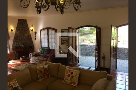 Casa à venda com 3 quartos, 400m² em Parque Guarapiranga, São Paulo