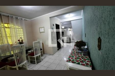 Casa à venda com 3 quartos, 250m² em Balneário São Francisco, Diadema
