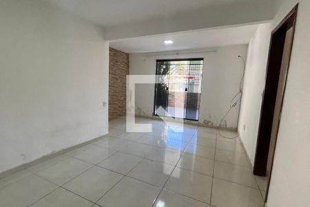 Sala de casa para alugar com 2 quartos, 75m² em Vila Canaan, Duque de Caxias