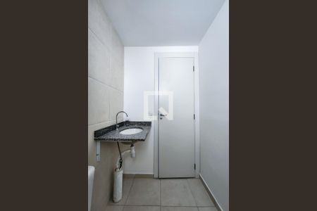 Banheiro  de kitnet/studio para alugar com 1 quarto, 35m² em Santo Cristo, Rio de Janeiro