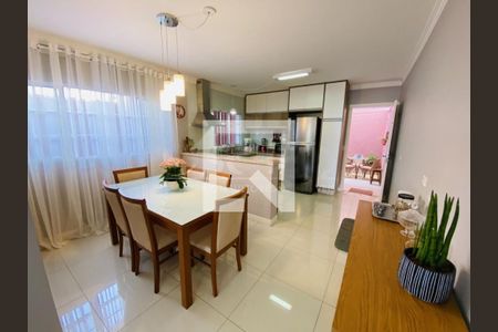 Casa à venda com 3 quartos, 204m² em Campo Grande, São Paulo