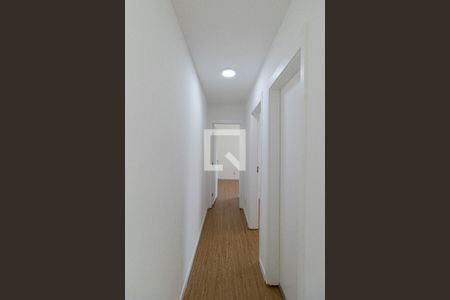 Corredor de apartamento para alugar com 2 quartos, 45m² em Jardim Helian, São Paulo