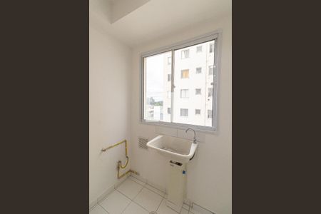 Sala/Cozinha/Área de Serviço  de apartamento para alugar com 2 quartos, 45m² em Jardim Helian, São Paulo
