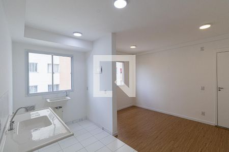 Sala/Cozinha/Área de Serviço  de apartamento para alugar com 2 quartos, 45m² em Jardim Helian, São Paulo