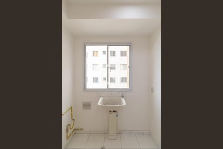 Sala/Cozinha/Área de Serviço  de apartamento para alugar com 2 quartos, 45m² em Jardim Helian, São Paulo