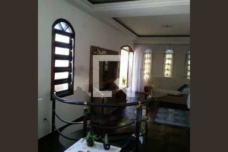 Casa à venda com 3 quartos, 180m² em Vila Quintana, São Paulo