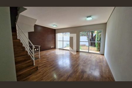 Sala de casa de condomínio para alugar com 3 quartos, 170m² em Vila Sofia, São Paulo