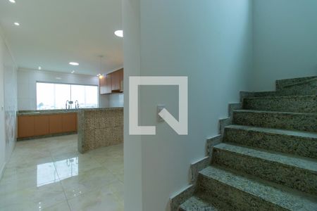 Escadas de casa de condomínio para alugar com 3 quartos, 225m² em Jardim Nova Coimbra, Cotia